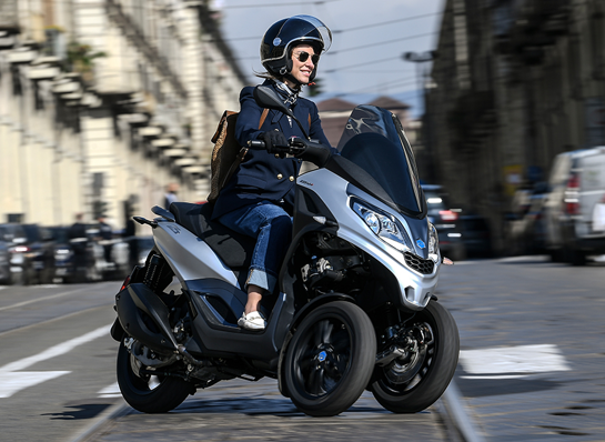 MP3 300 Range Piaggio Galleryimage Half2 870X636 NEW